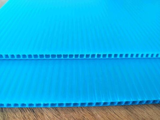 Αδιάβροχο ανακυκλώσιμο πλαστικό φύλλο ανθεκτικό στην υπεριώδη ακτινοβολία, κυματοειδές φύλλο PP για βιομηχανική συσκευασία